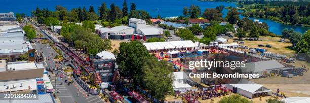 vista panorámica aérea campeonato del mundo de ironman 70.3, taupo nueva zelanda - ironman evento deportivo fotografías e imágenes de stock