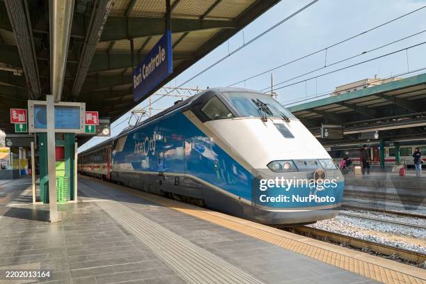 Bari T Rails 14 Bari Centrale Railway Station Stock Photos, High-Res Pictures, and ...
