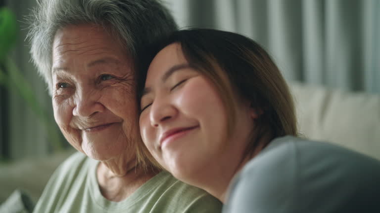 https://media.gettyimages.com/id/2202036404/video/family-love.jpg?b=1&s=640x640&k=20&c=5wWagteFYOhstNuKrlrLAB6RQmk4lNmo8qDQeCRLhGs=