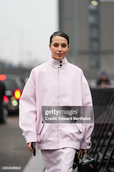 Street Style - Day 1 - Milan Fashion Week - Womenswear Fall/Winter 2025/2026 Street Style - Day 1 - Milan Fashion Week - Womenswear Fall/Winter 2025/2026