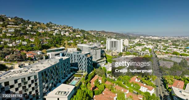 west hollywood, californie, par une journée claire et ensoleillée - hollywood californie photos et images de collection