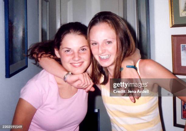 female friendship: 1990s teens, 2000s teens, vintage friends or sisters - sister stock pictures, royalty-free photos & images