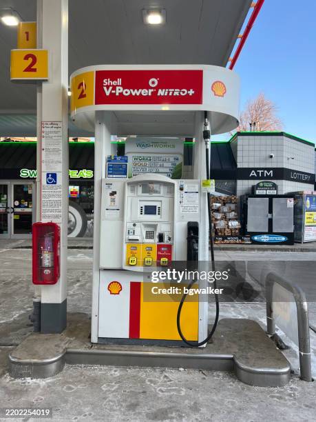 Saeed Shell Pump 1,134 Shell Petrol Pump Stock Photos, High-Res Pictures, and Images ...