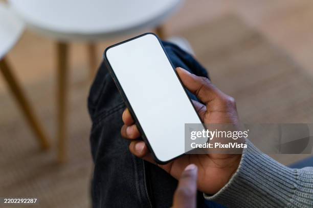 man using smartphone with blank white screen mockup - digital viewfinder stockfoto's en -beelden