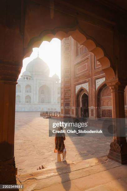woman exploring taj mahal at sunrise, india - agra fotografías e imágenes de stock
