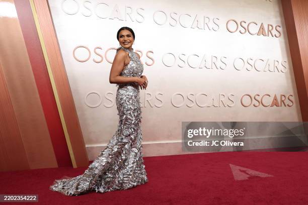 Mindy Kaling at the 97th Oscars held at the Dolby Theatre on March 2, 2025 in Hollywood, California.