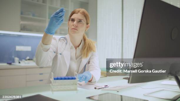 Check In Lab Screen 42 Employee Screening Questionnaire Stock Photos, High-Res Pictures ...