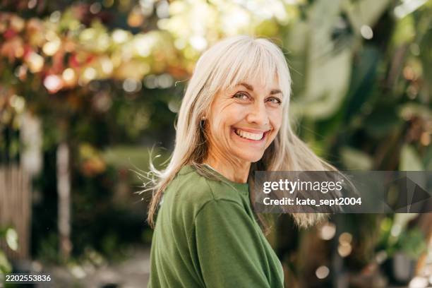 come praticare la consapevolezza - menopausa foto e immagini stock