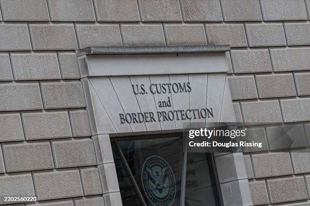 immigration and border protection policy - frame border stock pictures, royalty-free photos & images