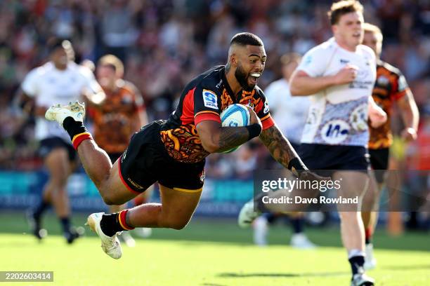 Gideon Wrampling of the Chiefs scores a try during the round three Super Rugby Pacific match between Chiefs and ACT Brumbies at FMG Stadium, on March...