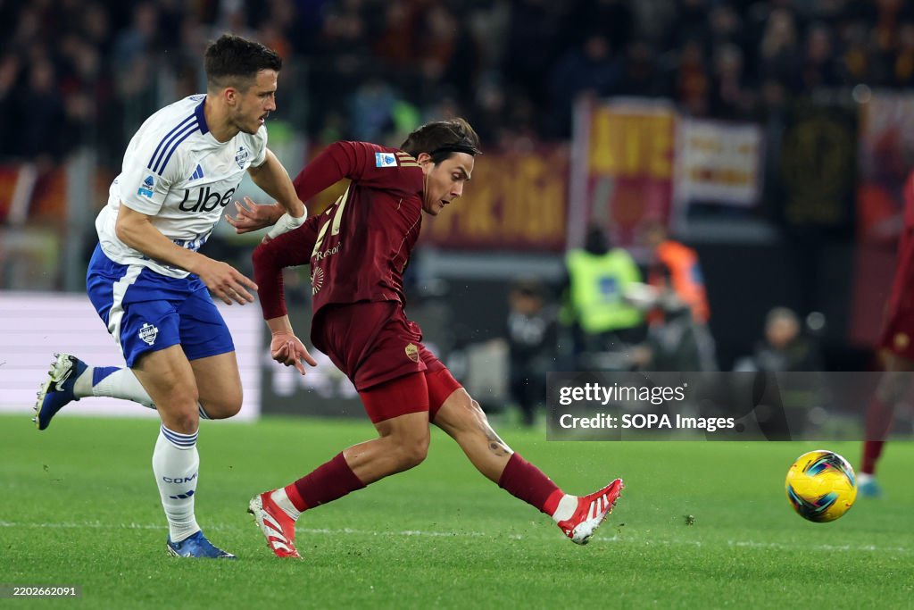 Marc Roma Marc Oliver Kempf of Como and Paulo Dybala of Roma seen in action ...