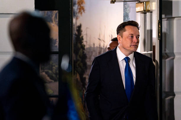 FLASHRECAP : 🔴 "Elon Musk annuncia il raddoppio della produzione Tesla negli USA: un 'atto di fede nell'America' con il Cybercab in arrivo!"