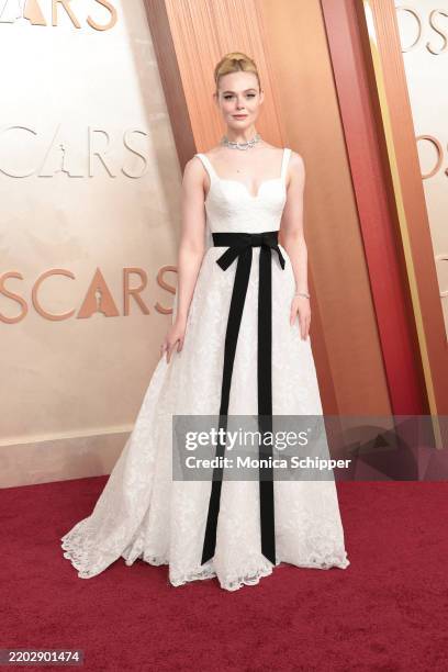 Elle Fanning attends the 97th Annual Oscars at Dolby Theatre on March 02, 2025 in Hollywood, California.