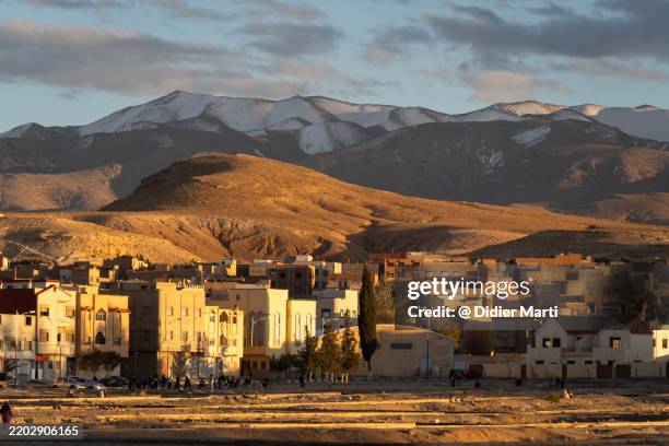 midelt town in morocco mountain - midelt photos et images de collection