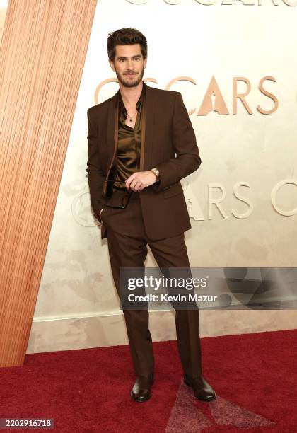 Andrew Garfield attends the 97th Annual Oscars at Dolby Theatre on March 02, 2025 in Hollywood, California.