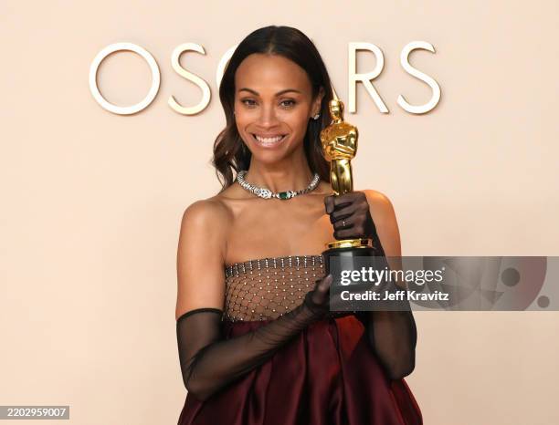 Zoë Saldaña, winner of the Best Actress In A Supporting Role for “Emilia Pérez”, poses in the press room during the 97th Annual Oscars at Dolby...