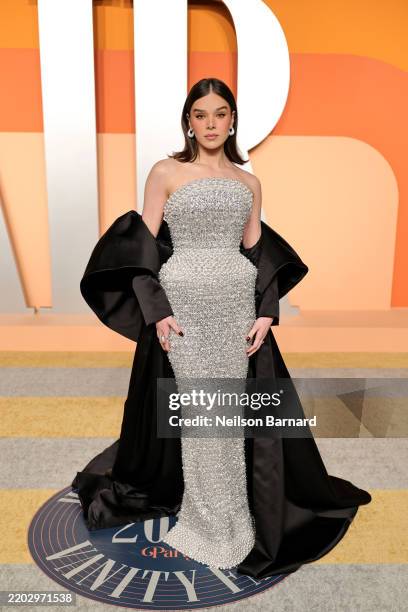 Hailee Steinfeld attends the 2025 Vanity Fair Oscar Party Hosted By Radhika Jones at Wallis Annenberg Center for the Performing Arts on March 02,...