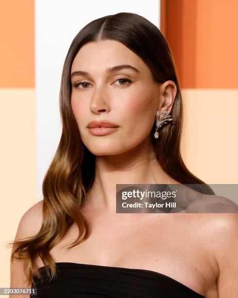 Hailey Bieber attends the 2025 Vanity Fair Oscar Party hosted by Radhika Jones at Wallis Annenberg Center for the Performing Arts on March 02, 2025...