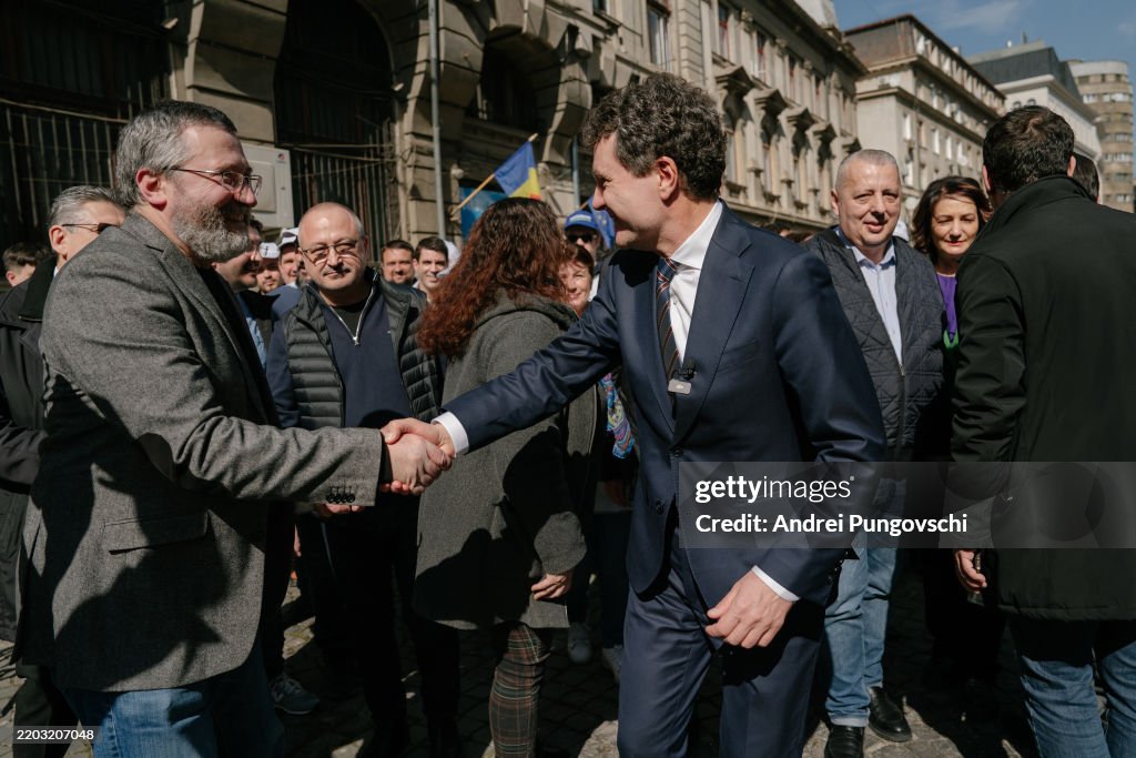 Pro-Russian Romanian Politician Calin Georgescu Submits Presidential Candidacy Application