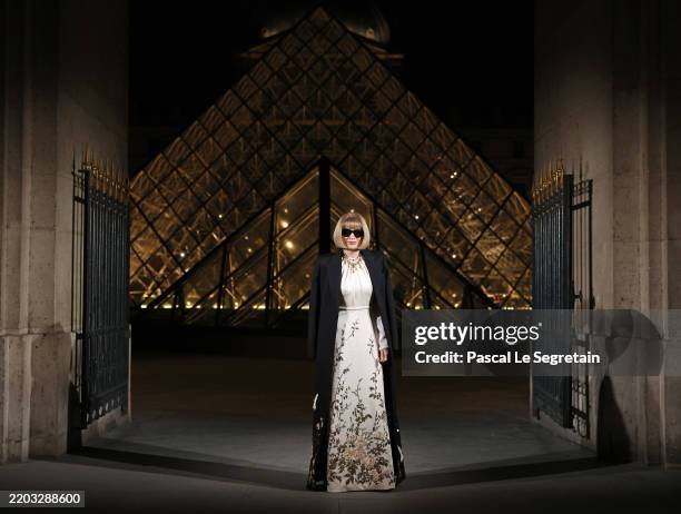 Anna Wintour attends the "Le Grand Diner du Louvre" Passage Richelieu Photocall at Musee du Louvre on March 04, 2025 in Paris, France.