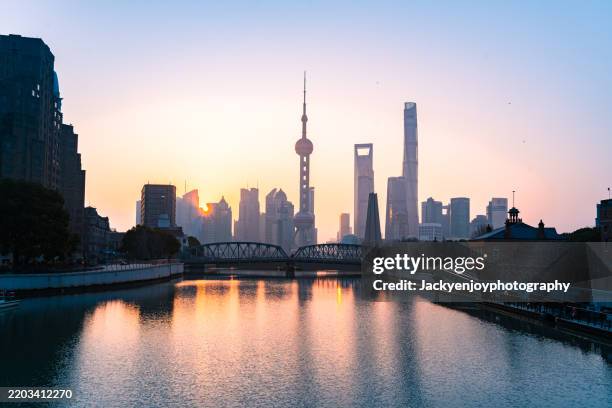shanghai tower and the skyline at dawn - shanghai tower stock pictures, royalty-free photos & images