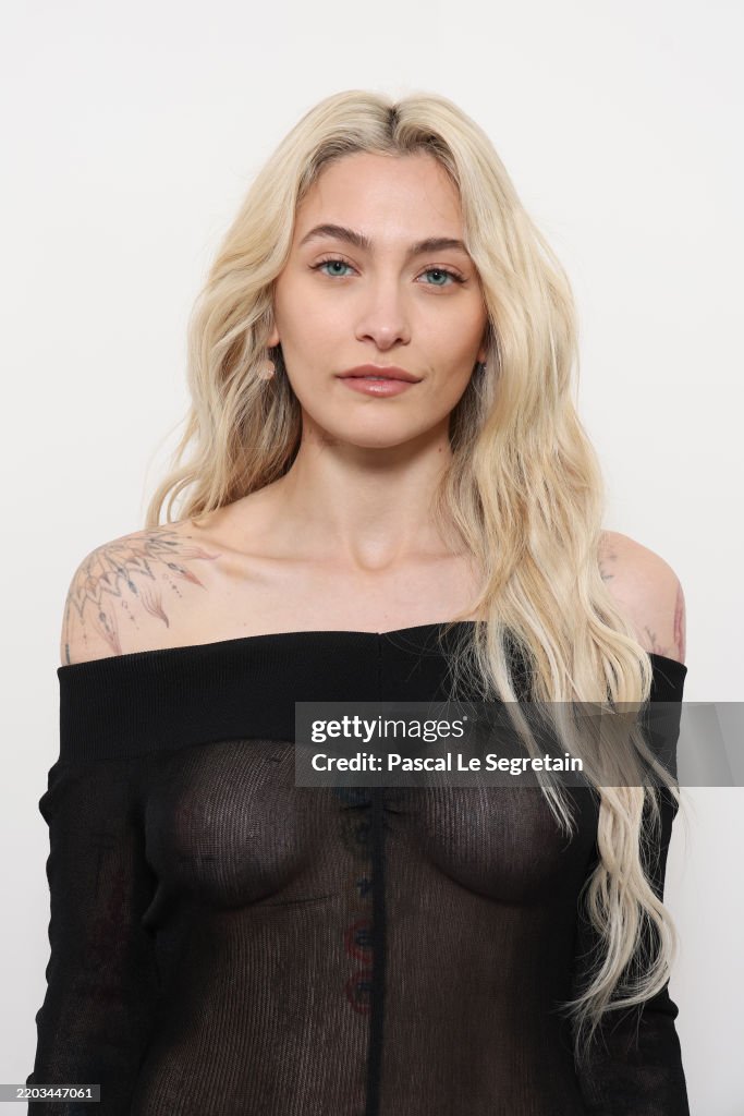 Stella McCartney: Photocall - Paris Fashion Week - Womenswear Fall/Winter 2025-2026
