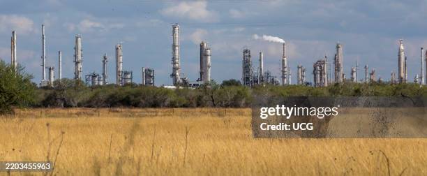 Three Rivers Refinery 92 Valero Petroleum Refinery Photos & High Res Pictures - Getty Images
