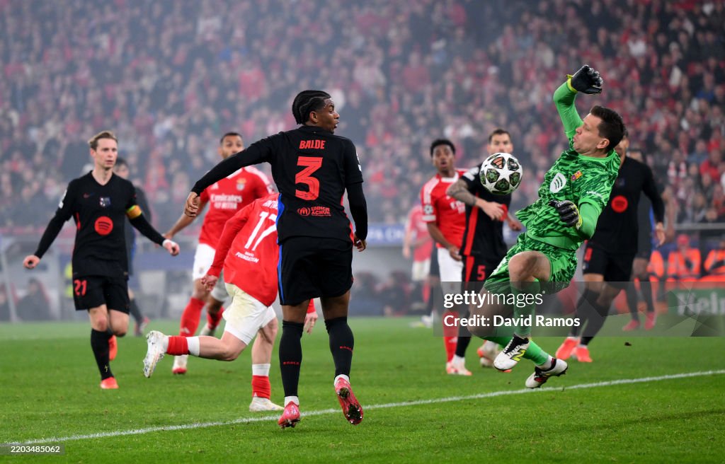SL Benfica v FC Barcelona - UEFA Champions League 2024/25 Round of 16 First Leg