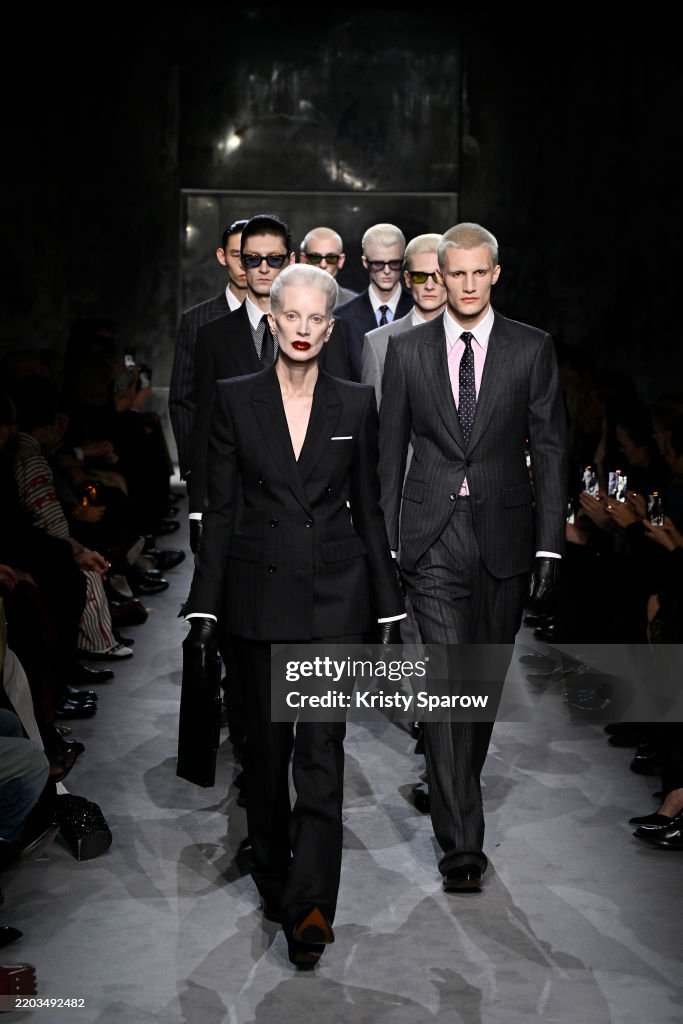 TOM FORD DÉFILÉ - Paris Fashion Week - Womenswear Fall/Winter 2025-2026