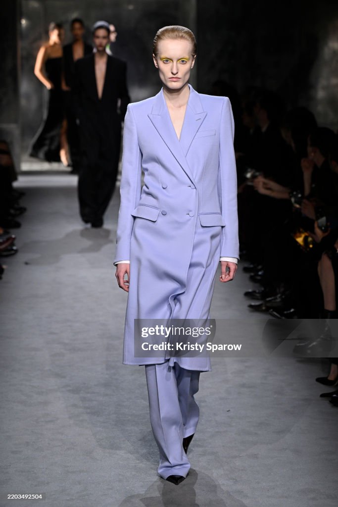 TOM FORD DÉFILÉ - Paris Fashion Week - Womenswear Fall/Winter 2025-2026