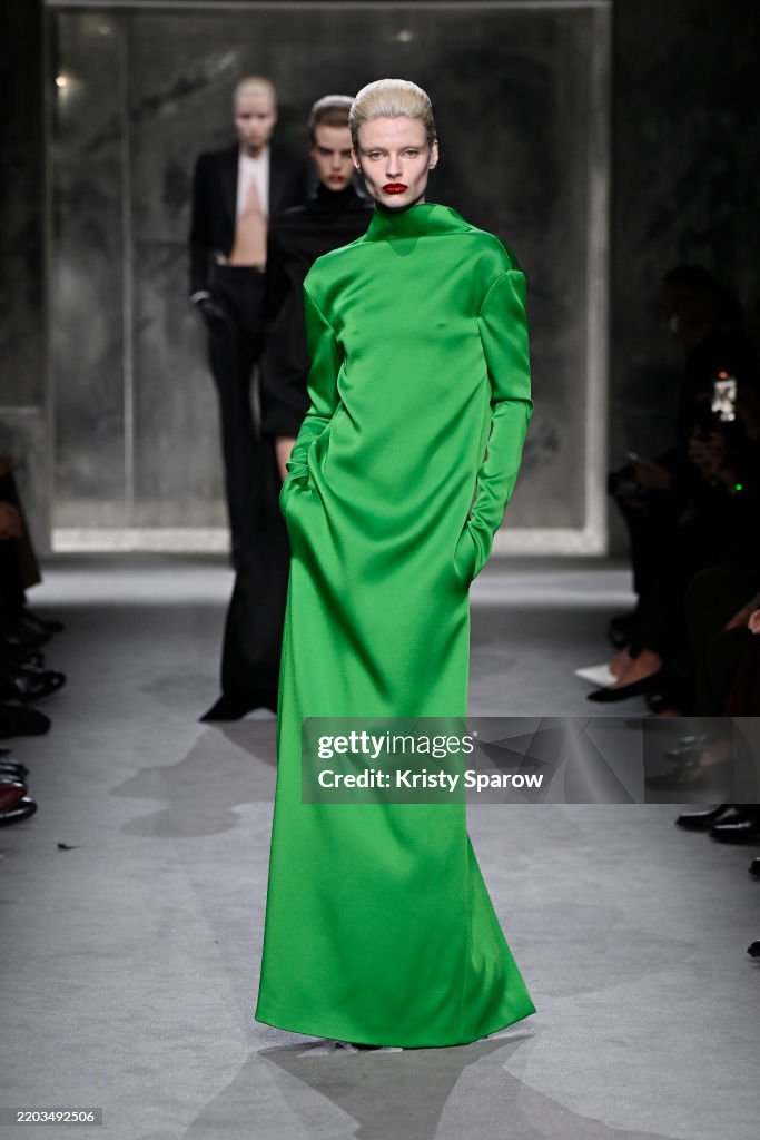 TOM FORD DÉFILÉ - Paris Fashion Week - Womenswear Fall/Winter 2025-2026