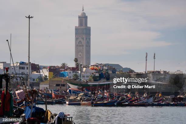 casablanca fishing harbor in morocco - casablanca photos et images de collection