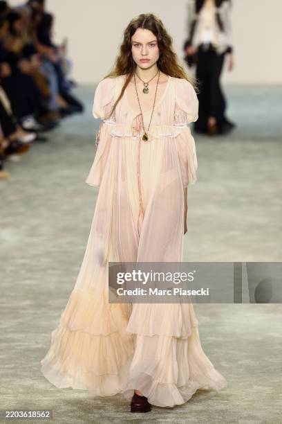 Model walks the runway during the Chloe Womenswear Fall/Winter 2025-2026 show as part of Paris Fashion at Tennis Club de Paris on March 06, 2025 in...