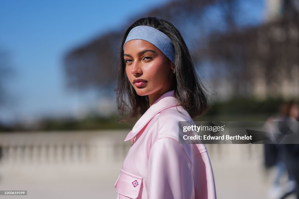 Street Style - Paris Fashion Week - Womenswear Fall/Winter 2025/2026 - Day Three