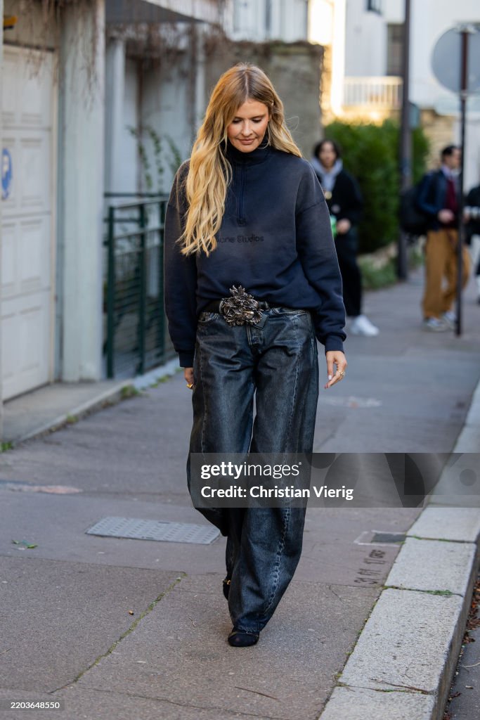 Street Style - Paris Fashion Week - Womenswear Fall/Winter 2025/2026 - Day Three