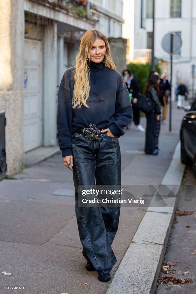Street Style - Paris Fashion Week - Womenswear Fall/Winter 2025/2026 - Day Three