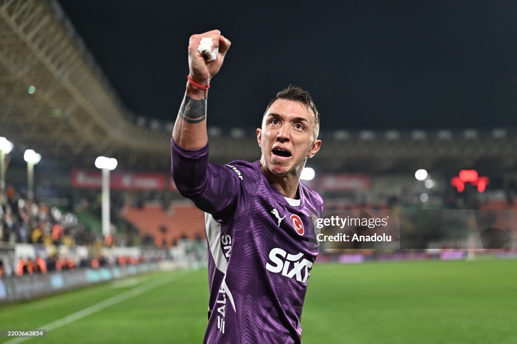 Corendon Alanyaspor v Galatasaray - Turkish Super Lig