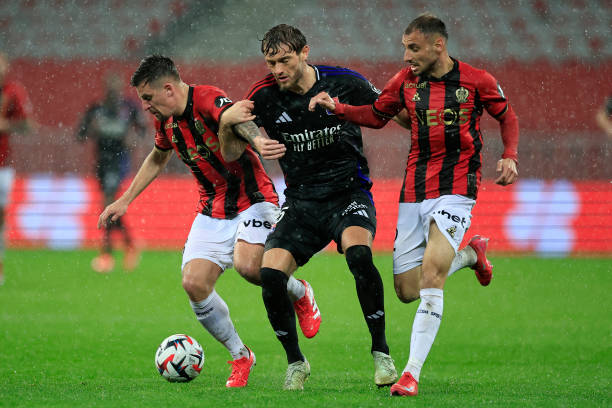 Lyon's American midfielder Tanner Tessmann fight for the ball with Nice's French midfielder Baptiste Santamaria and Nice's French defender Jonathan...