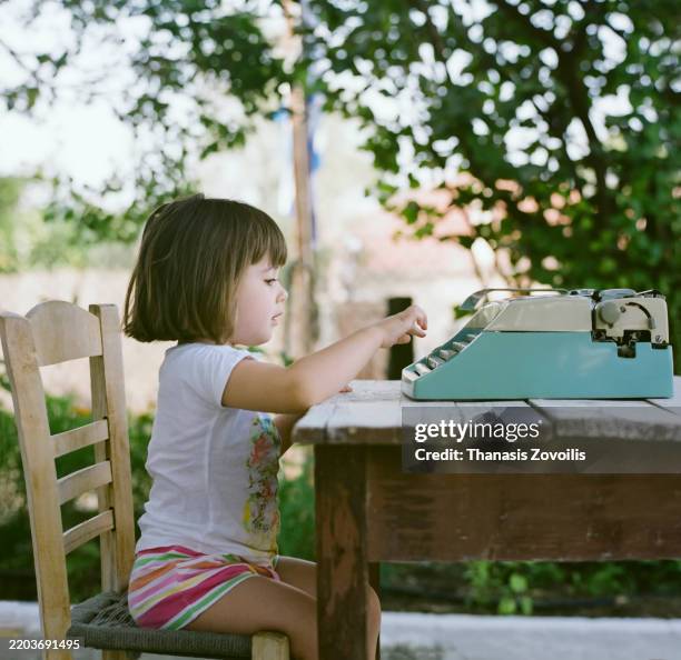 Girl Using Typewriter 314 Typewriter Girl Stock Photos, High-Res Pictures, and Images - Getty ...