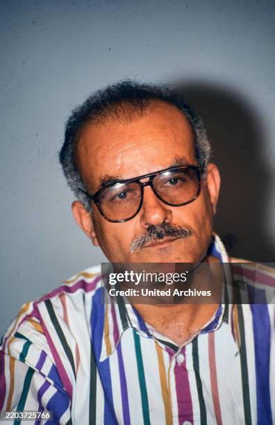 Abdullah Abu Sayeed, Pädagoge, Schriftsteller, Fernsehmoderator und Aktivist aus Bangladesch. Gründer von Bishwa Sahitya Kendra, einer gemeinnützigen...