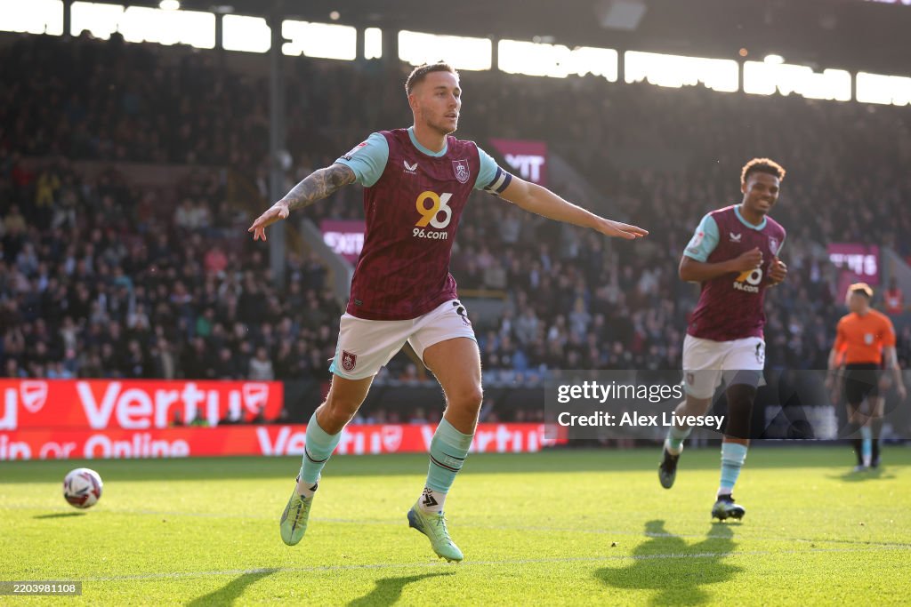 Burnley FC v Luton Town FC - Sky Bet Championship