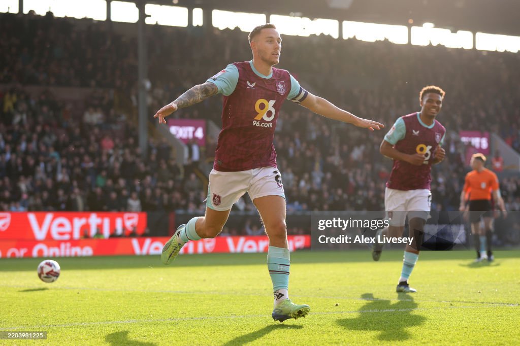 Burnley FC v Luton Town FC - Sky Bet Championship