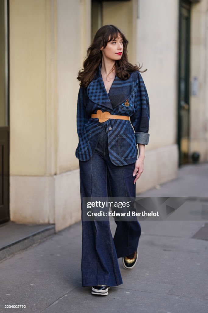 Street Style - Paris Fashion Week - Womenswear Fall/Winter 2025/2026 - Day Five