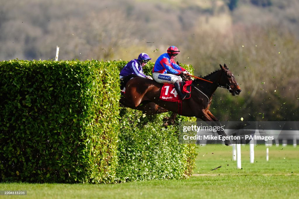 Cheltenham Festival 2025 - Style Wednesday - Cheltenham Racecourse