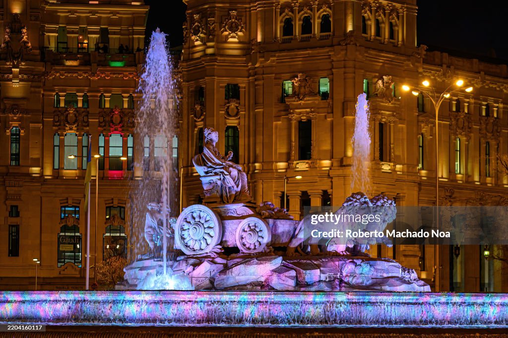 Cibeles Fountain illuminated at night