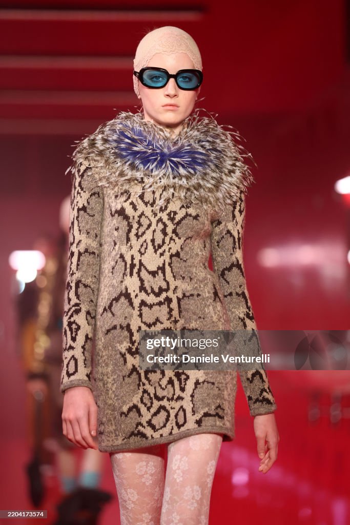 Valentino "Le Méta-Théâtre Des Intimités" - Runway - Paris Fashion Week - Womenswear Fall/Winter 2025-2026