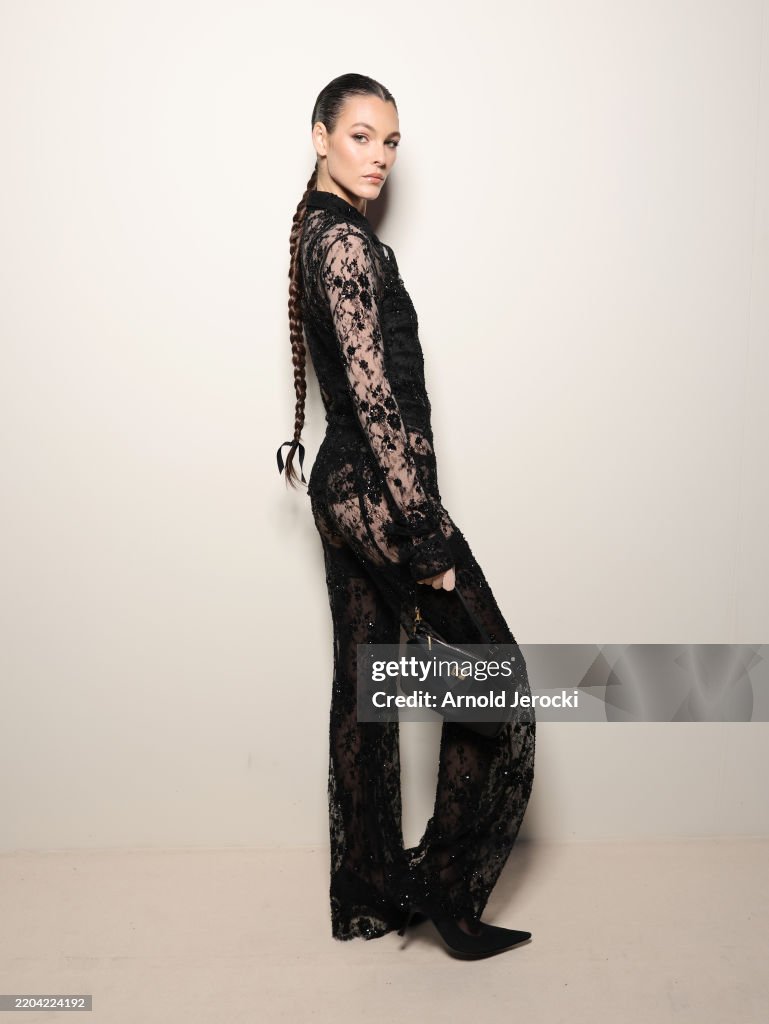 Balenciaga: Outside Arrivals - Paris Fashion Week - Womenswear Fall/Winter 2025-2026