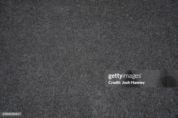 asphalt road background - granulado forte imagens e fotografias de stock