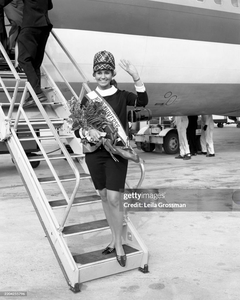 Miss Universe Deplaning In Nashville
