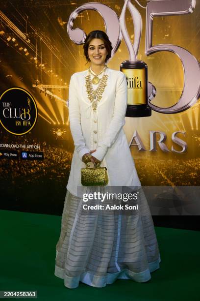 Kriti Sanon attends the green carpet at the NEXA IIFA Awards at Jaipur Exhibition and Convention Centre on March 09, 2025 in Jaipur, India.